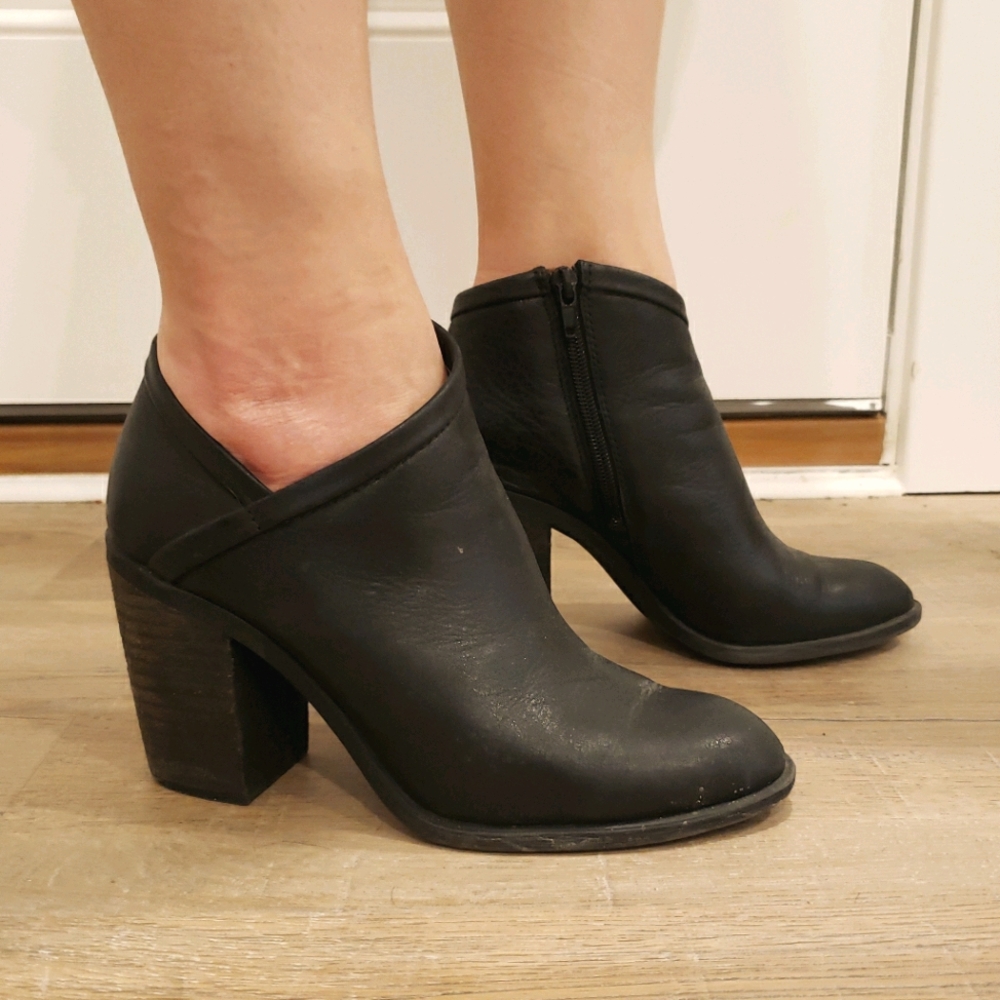 Lucky Brand Black Leather Ankle Booties